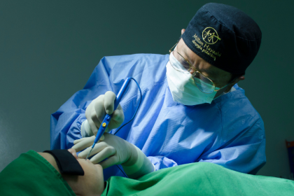 Milton Seigi Hayashi apresenta o papel da realidade aumentada na precisão e planejamento da cirurgia plástica.