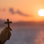 Jose Eduardo De Oliveira e Silva reflete sobre a Missa como sacrifício: presença que salva, forma a consciência e envia em missão.