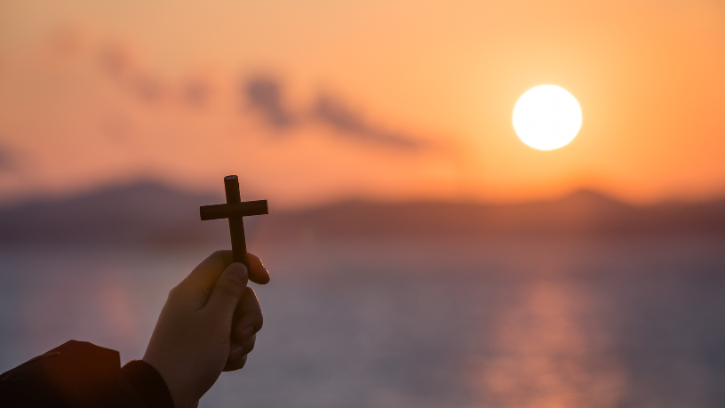 Jose Eduardo De Oliveira e Silva reflete sobre a Missa como sacrifício: presença que salva, forma a consciência e envia em missão.