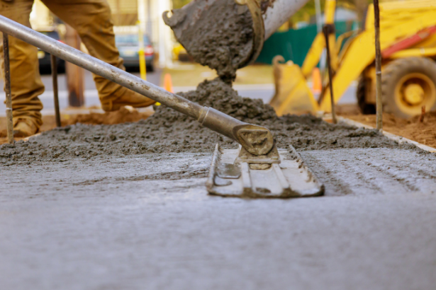 Valderci Malagosini Machado explica como agregados, cimento e aditivos atuam na composição do concreto e determinam sua resistência, durabilidade e desempenho na obra.