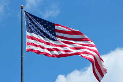 Juiz Bloqueia Política de Expulsão de Imigrantes do Governo Trump: Impactos e Desafios