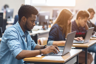 Cursos gratuitos de tecnologia do Portal Trampolim impulsionam inclusão digital e novas carreiras em São Paulo
