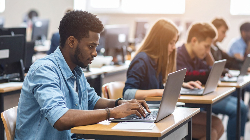 Cursos gratuitos de tecnologia do Portal Trampolim impulsionam inclusão digital e novas carreiras em São Paulo