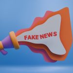 Ilustração 3D de um megafone colorido com a expressão “Fake News”, representando a disseminação de desinformação nos meios digitais.